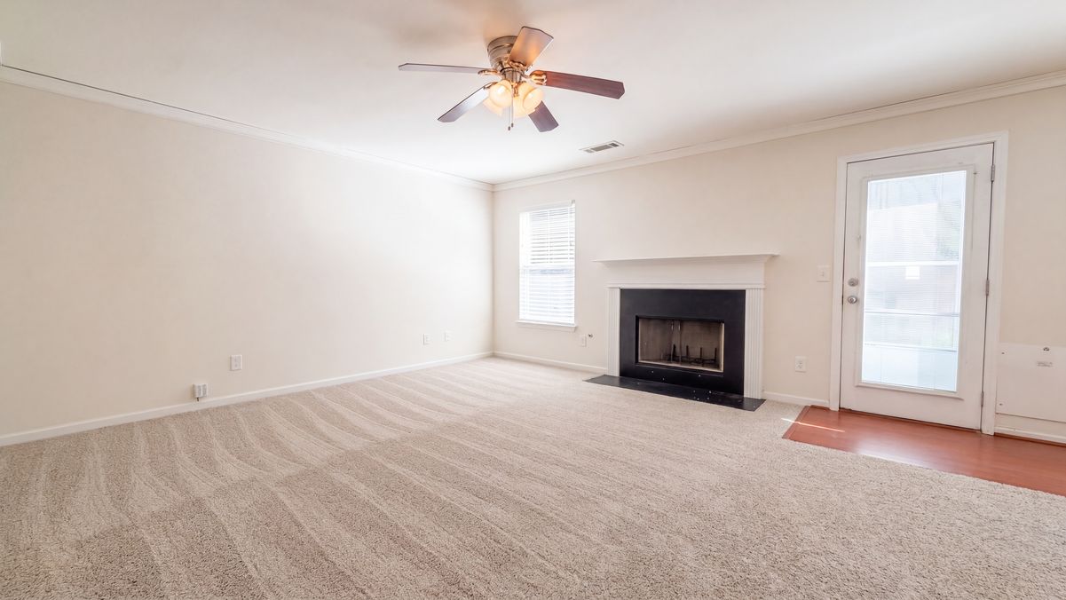 Property photo 3 of 330 Oxnard Cir SW