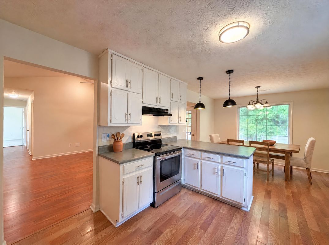 Property photo 2 of 430 Cornwallis Way