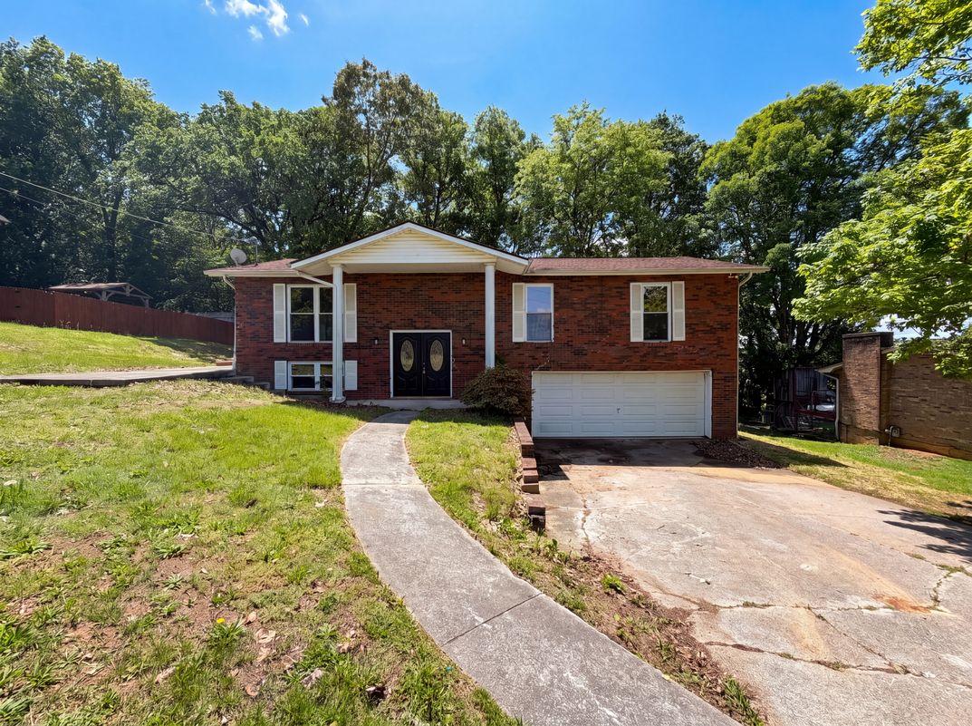 Property photo 1 of 819 Scenic Cir