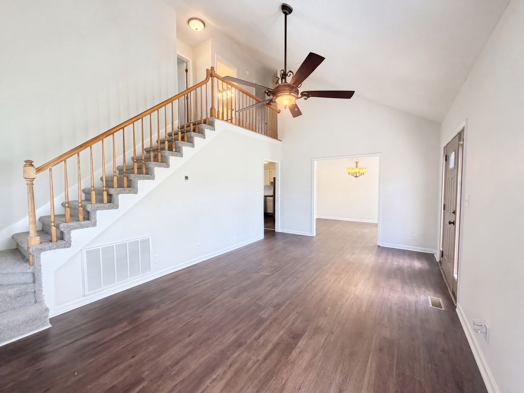 Property photo 3 of 1819 Bourne Cir