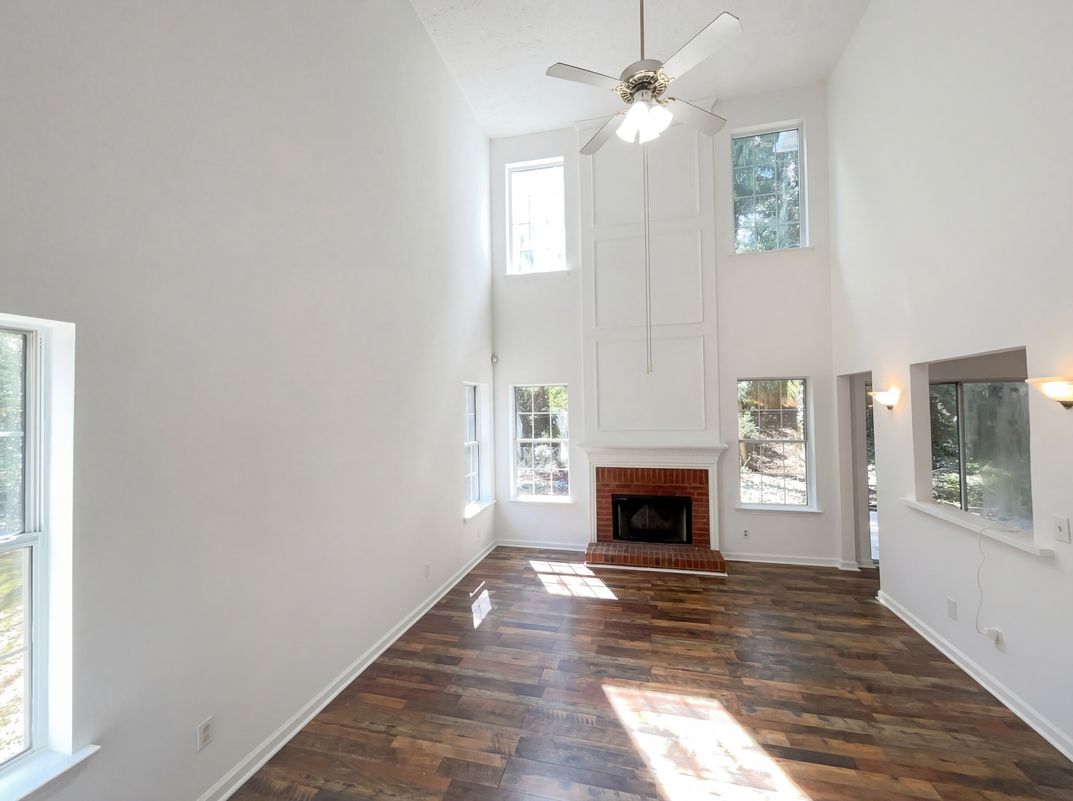 Property photo 3 of 3720 Majestic Dr SW