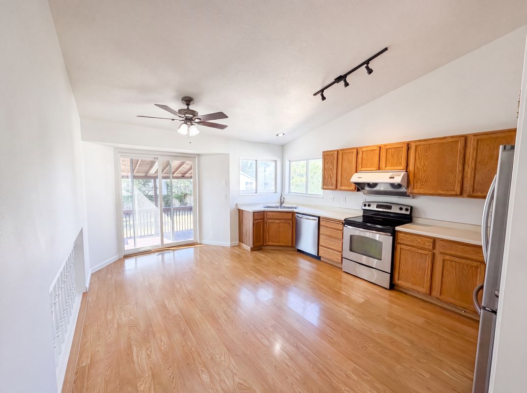 Property photo 2 of 532 W 860 S