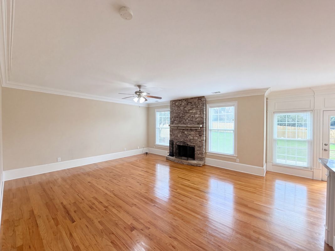 Property photo 3 of 1414 Belfaire Lake Trl