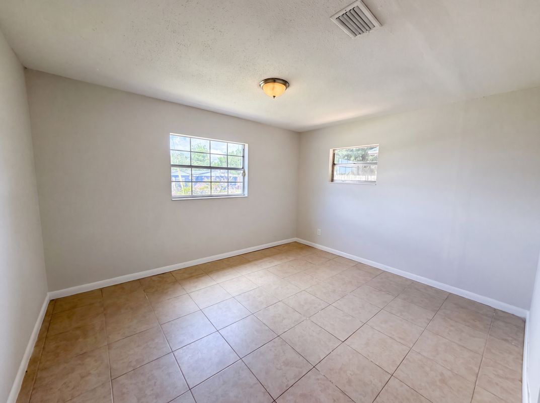 Property photo 3 of 7018 Lynwood Dr
