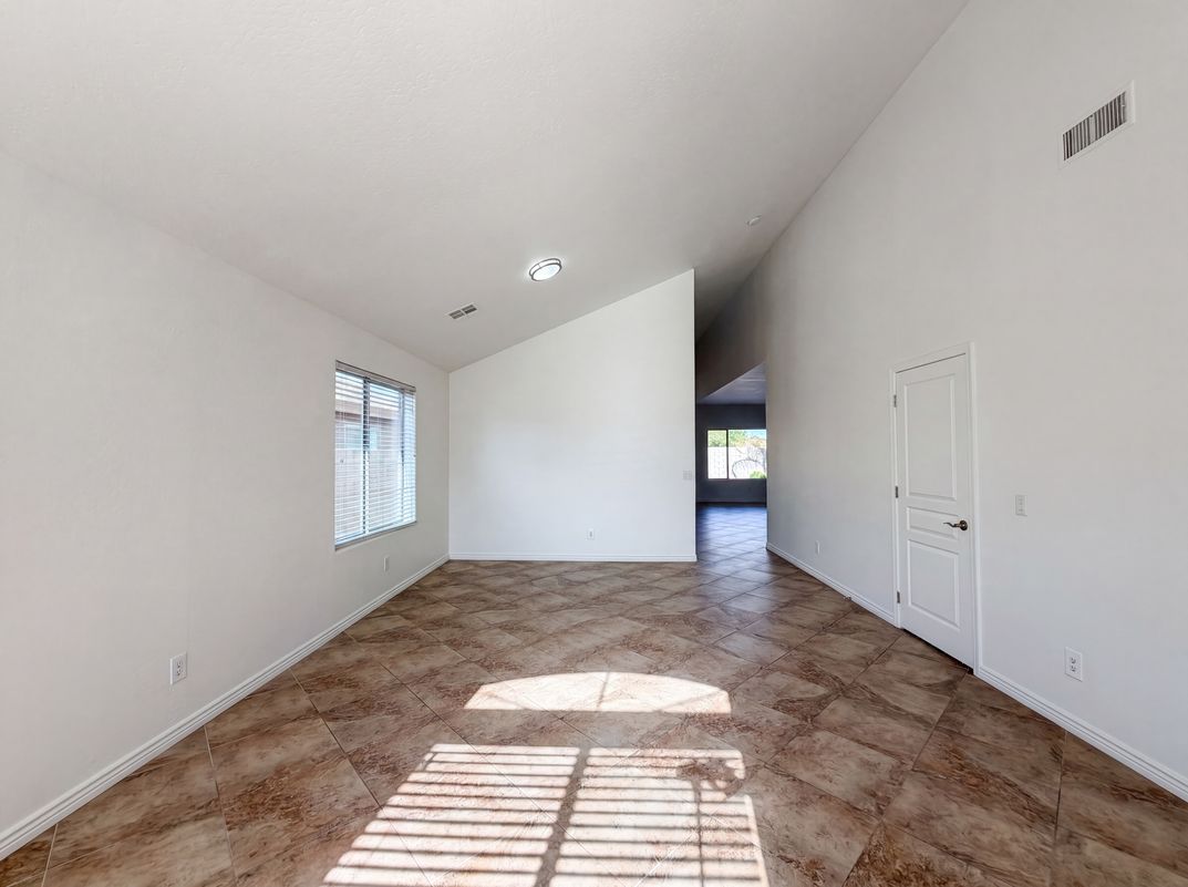 Property photo 3 of 18689 N Miller Way