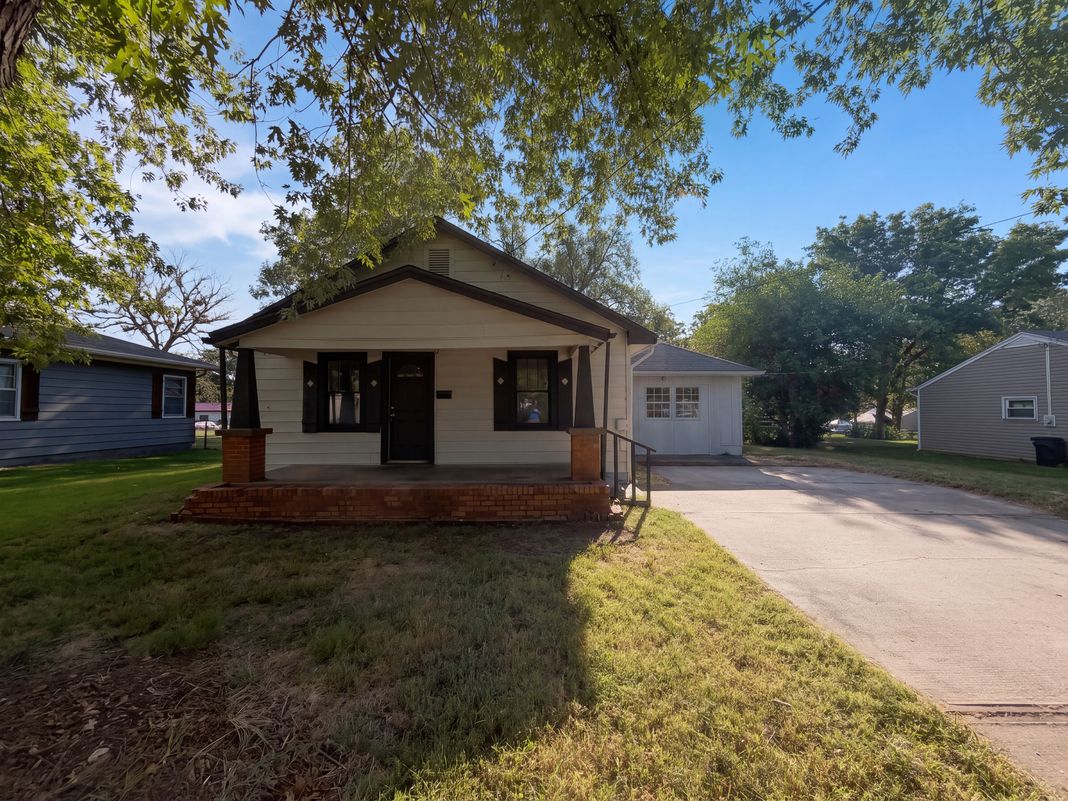 Property photo 1 of 801 N Delaware St