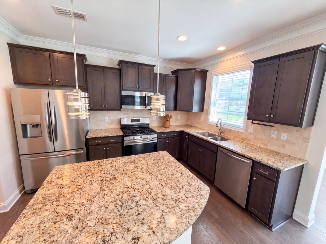 Property photo 2 of 5015 Sea Cliff Ln