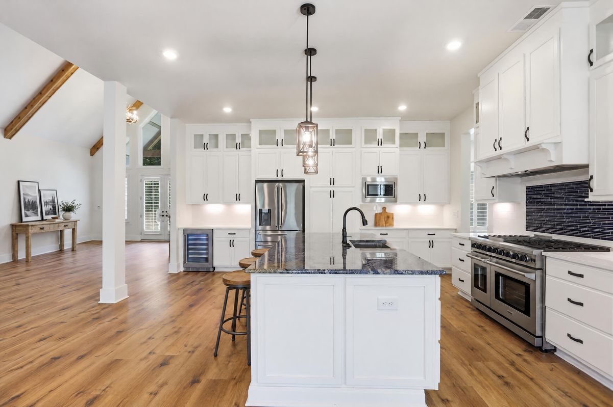 Property photo 2 of 175 Lands End Trl