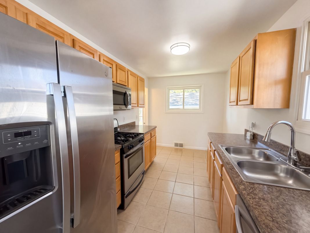 Property photo 2 of 6076 Robert Dr