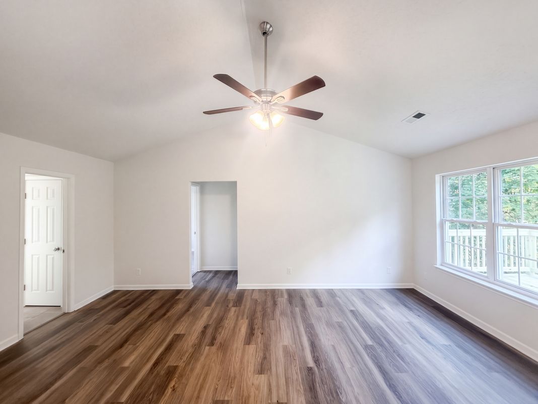 Property photo 3 of 207 Hurston Way