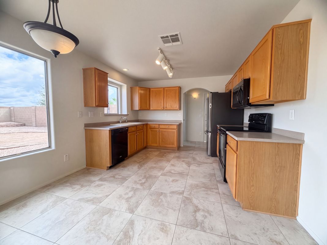 Property photo 2 of 3515 S Adelle