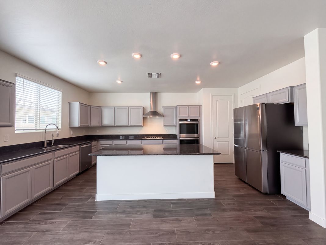 Property photo 2 of 15 N 199th Ave