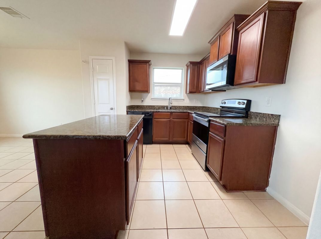Property photo 2 of 5014 Alder Bend Ln