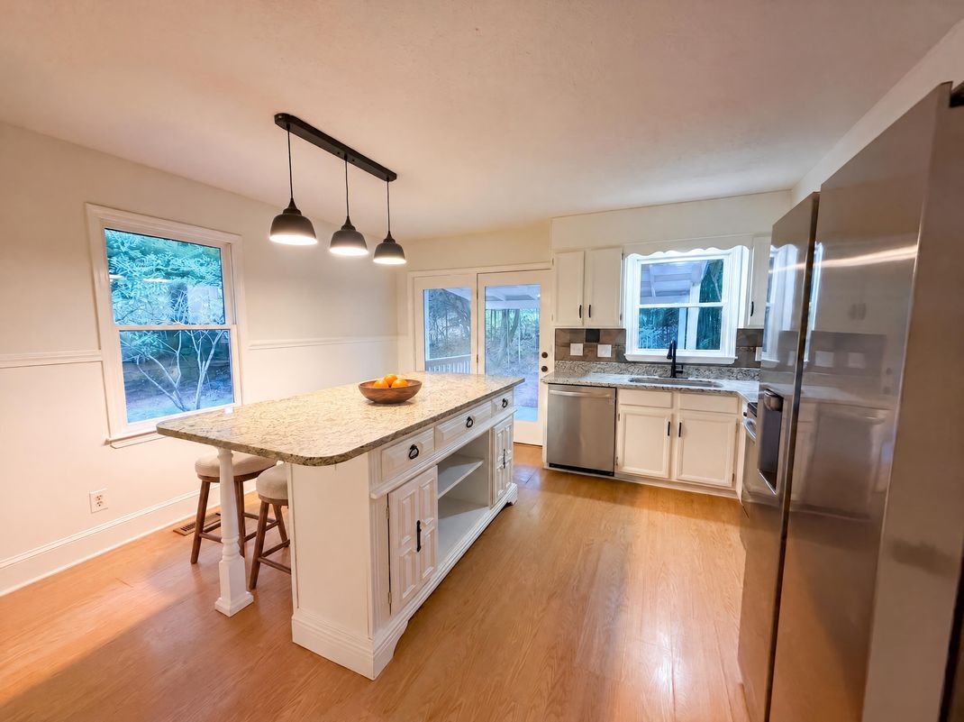 Property photo 2 of 4043 Windward Dr