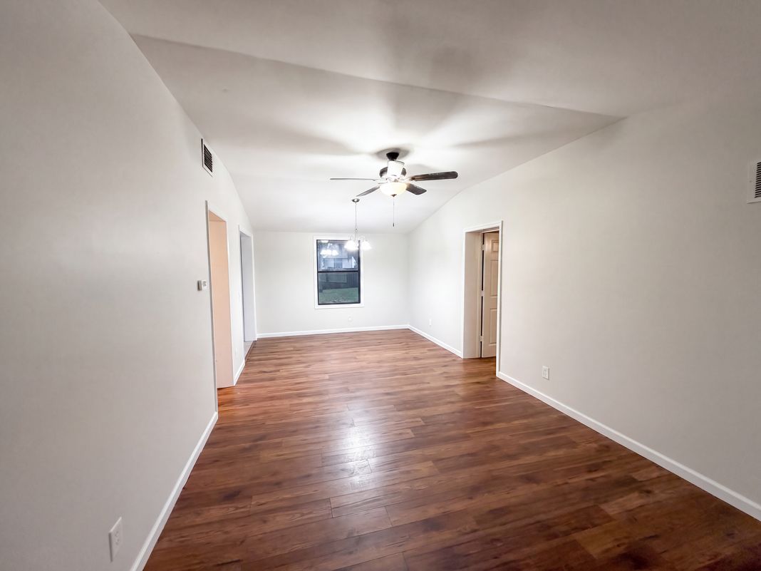 Property photo 3 of 3004 Hunkin Cir