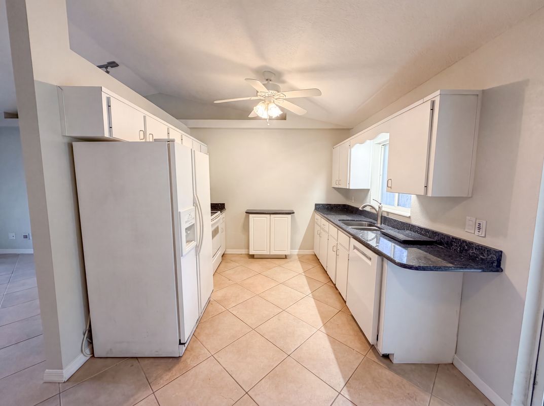 Property photo 2 of 1719 Needle Palm Dr