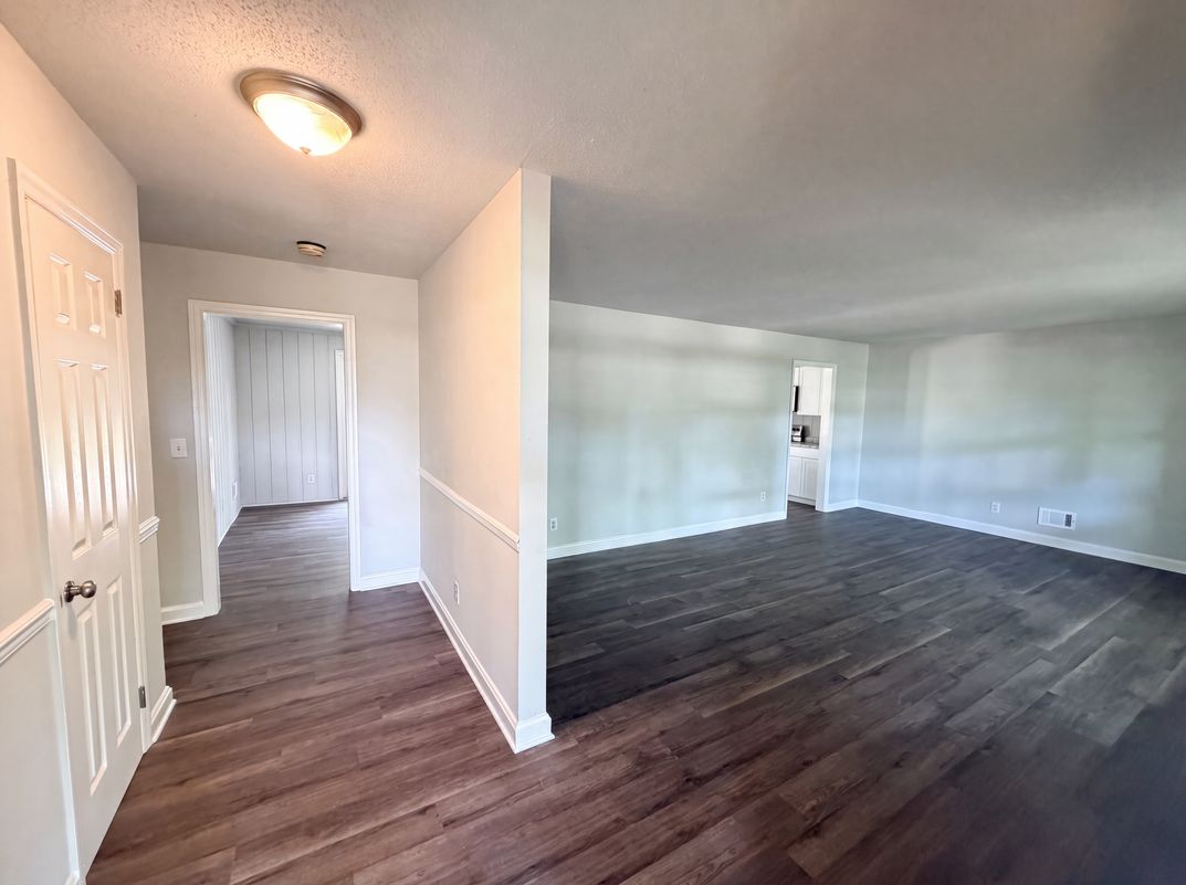 Property photo 3 of 1425 Hollyberry Ln