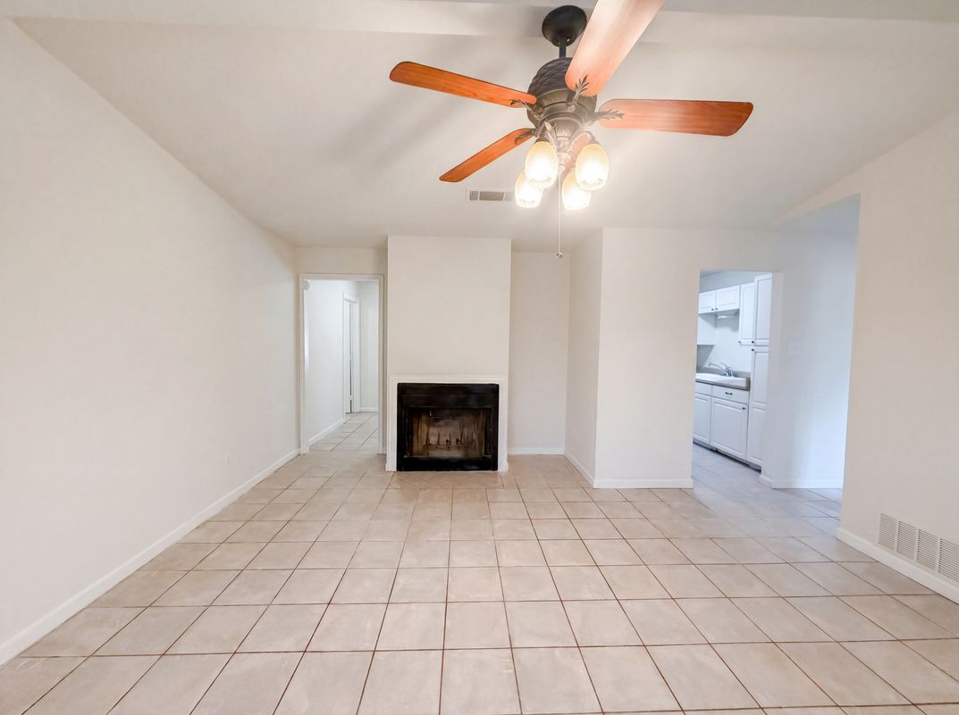Property photo 3 of 912 Hackberry St