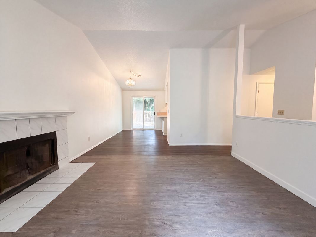 Property photo 3 of 845 SE 8th St