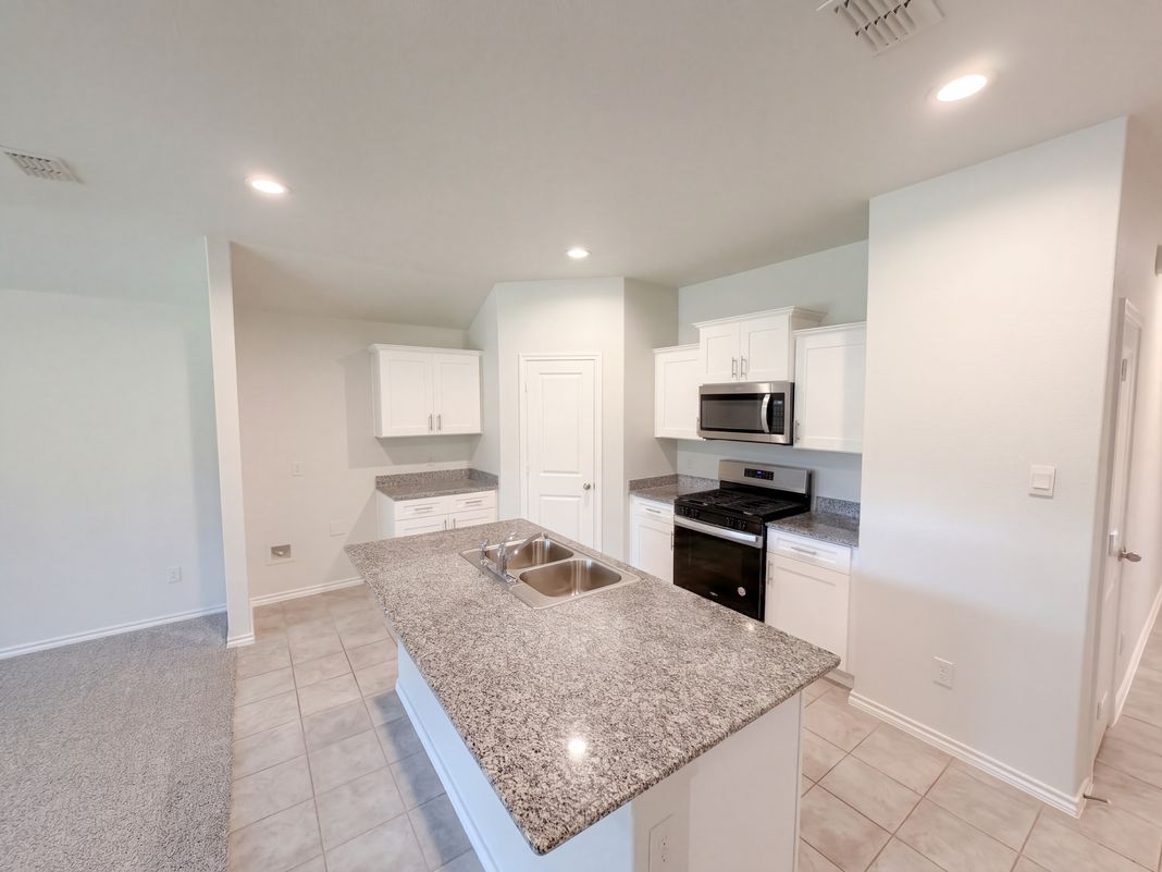 Property photo 2 of 517 Bronze Cir W