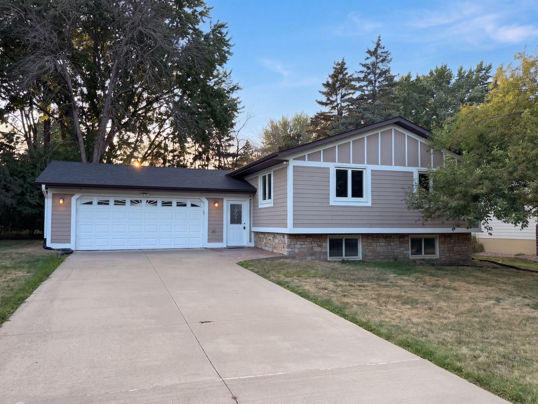 Property photo 1 of 1896 Richal Dr