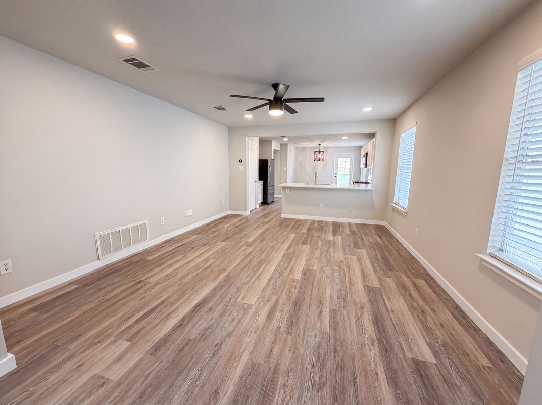 Property photo 3 of 1076 Shadow Creek Blvd