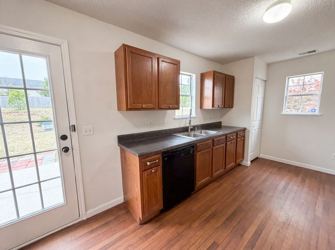 Property photo 2 of 406 Fox Trot Dr