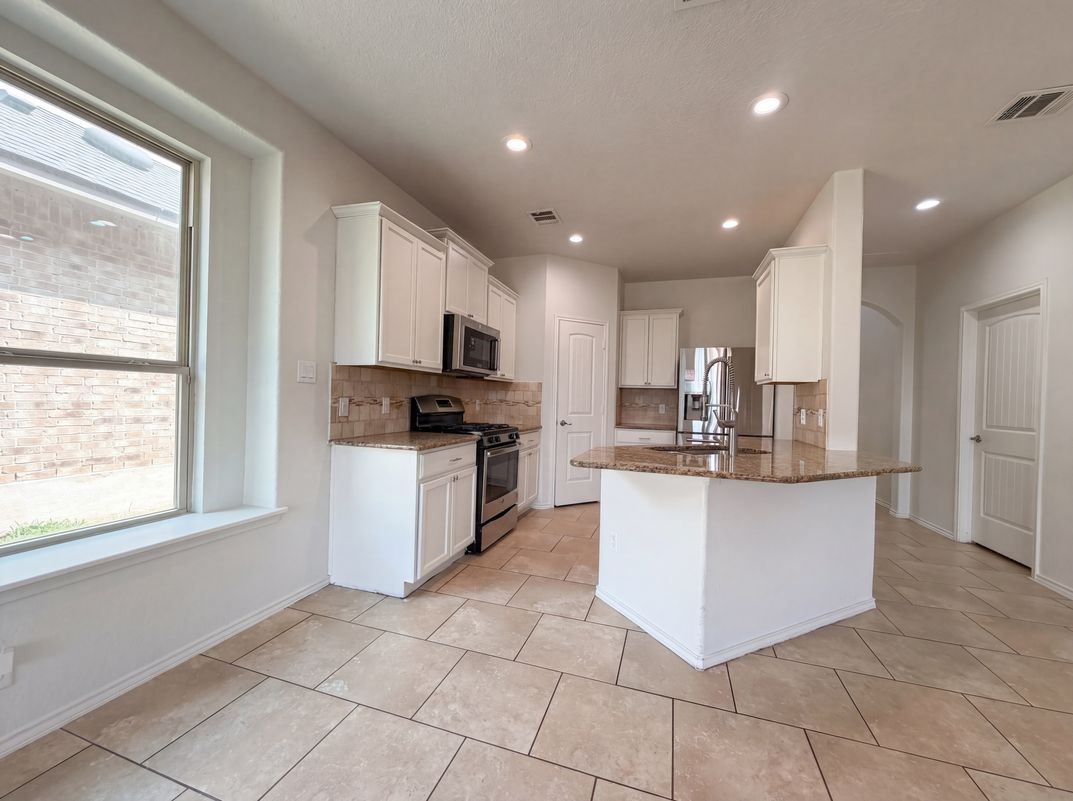 Property photo 2 of 5815 Akin Elm