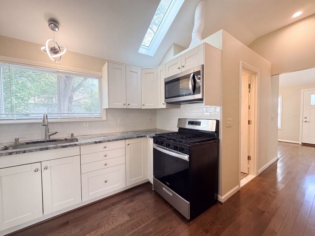 Property photo 2 of 20919 Hollywood St