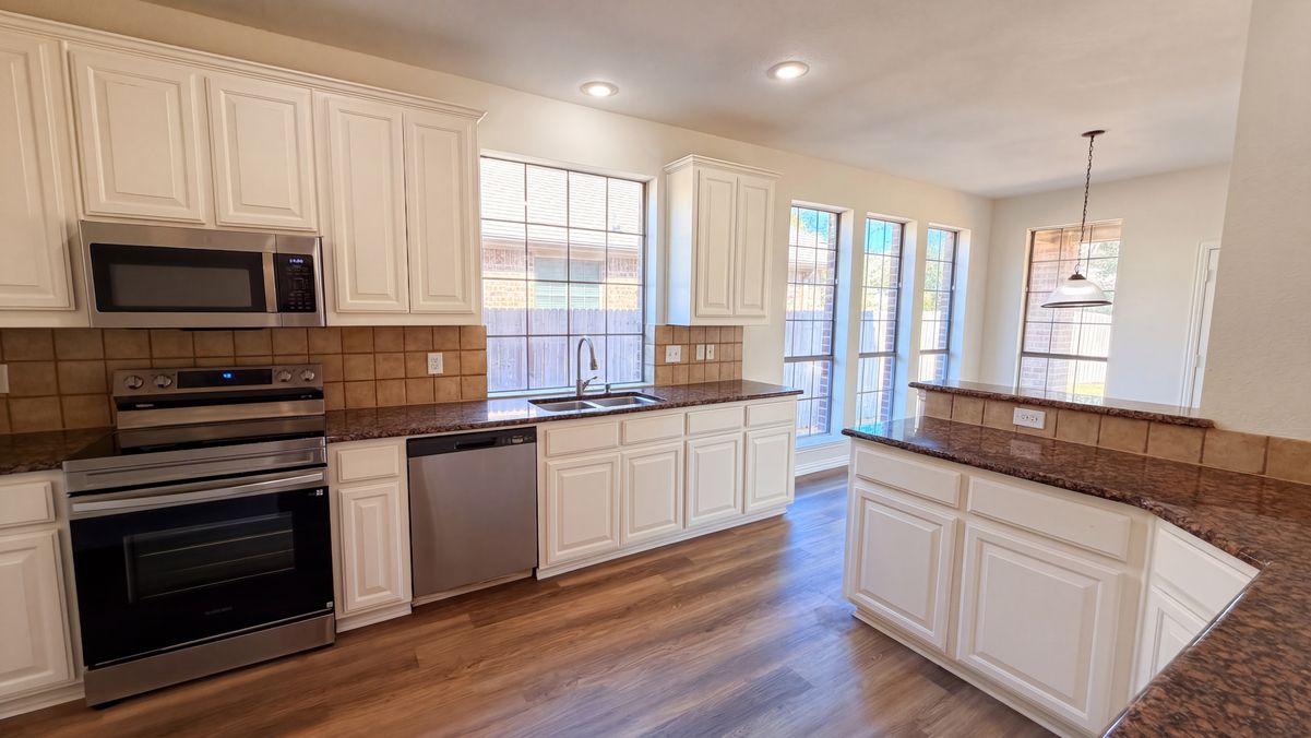 Property photo 2 of 610 Louder Way