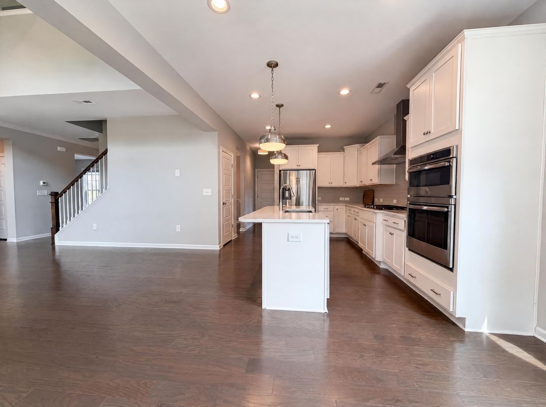 Property photo 2 of 801 Blue Moon Ct