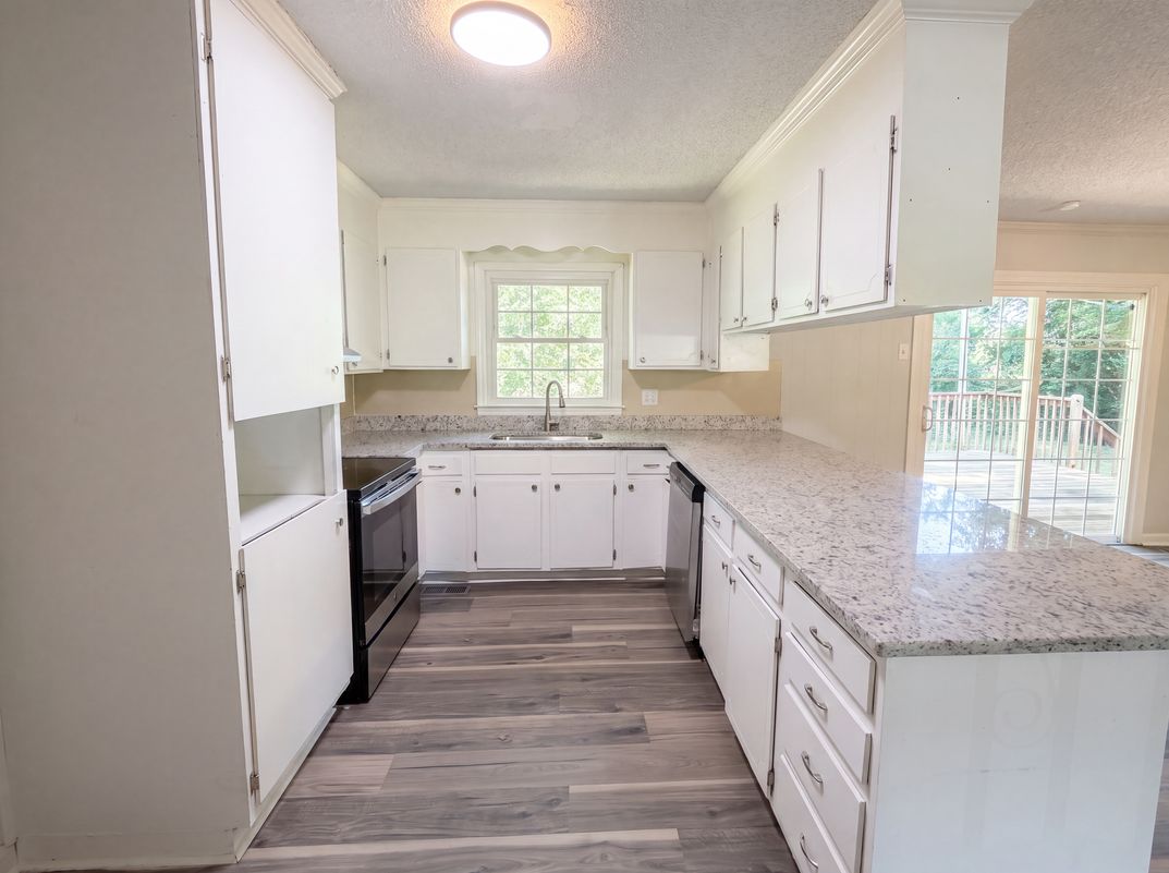 Property photo 2 of 4305 Dawnwood Dr