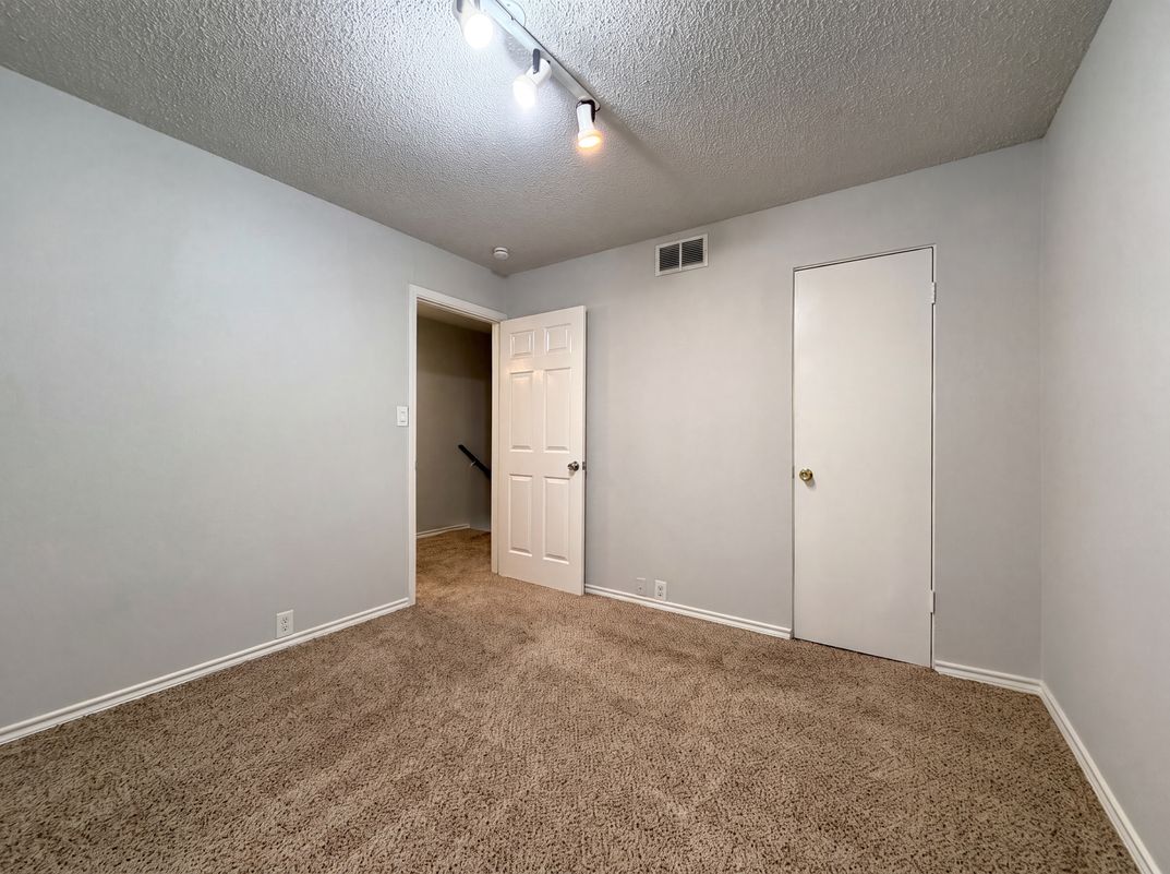 Photo 7 of 18 of 2503 McCue Rd, Houston, TX