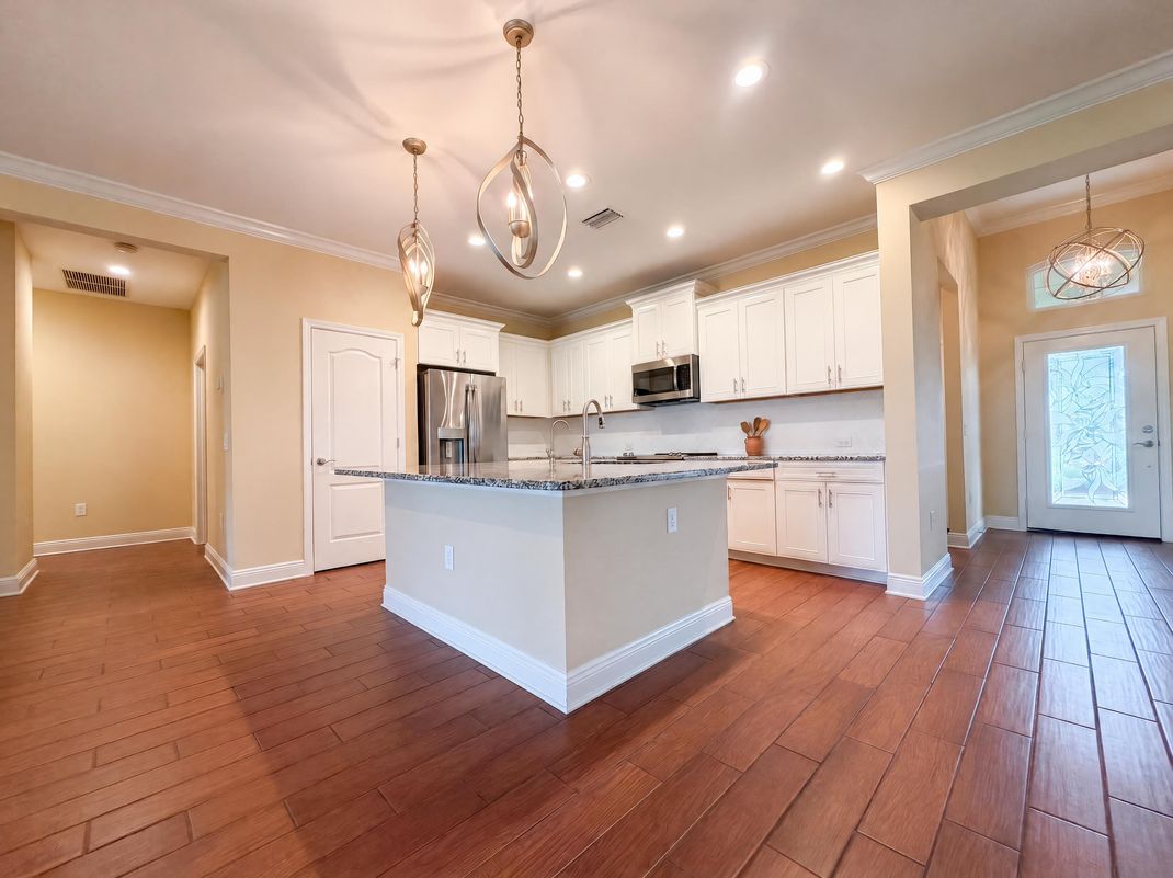 Property photo 2 of 1121 Thornbury Dr