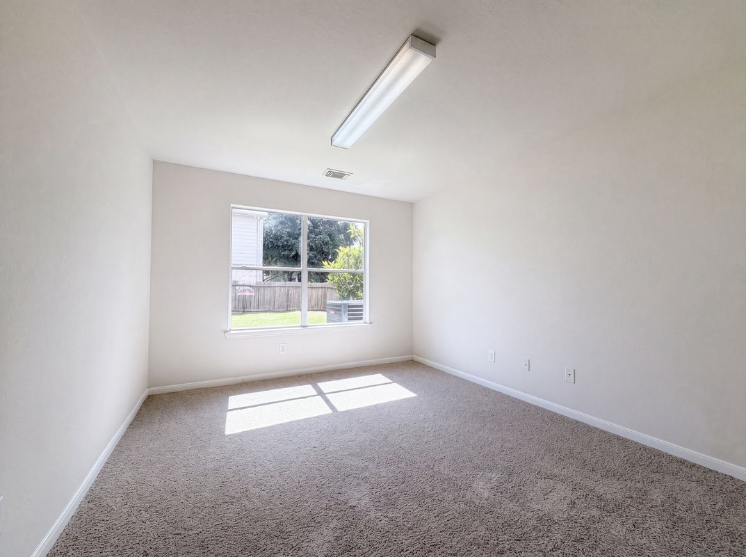 Photo 7 of 22 of 16519 Eaglewood Shadows Dr, Sugar Land, TX