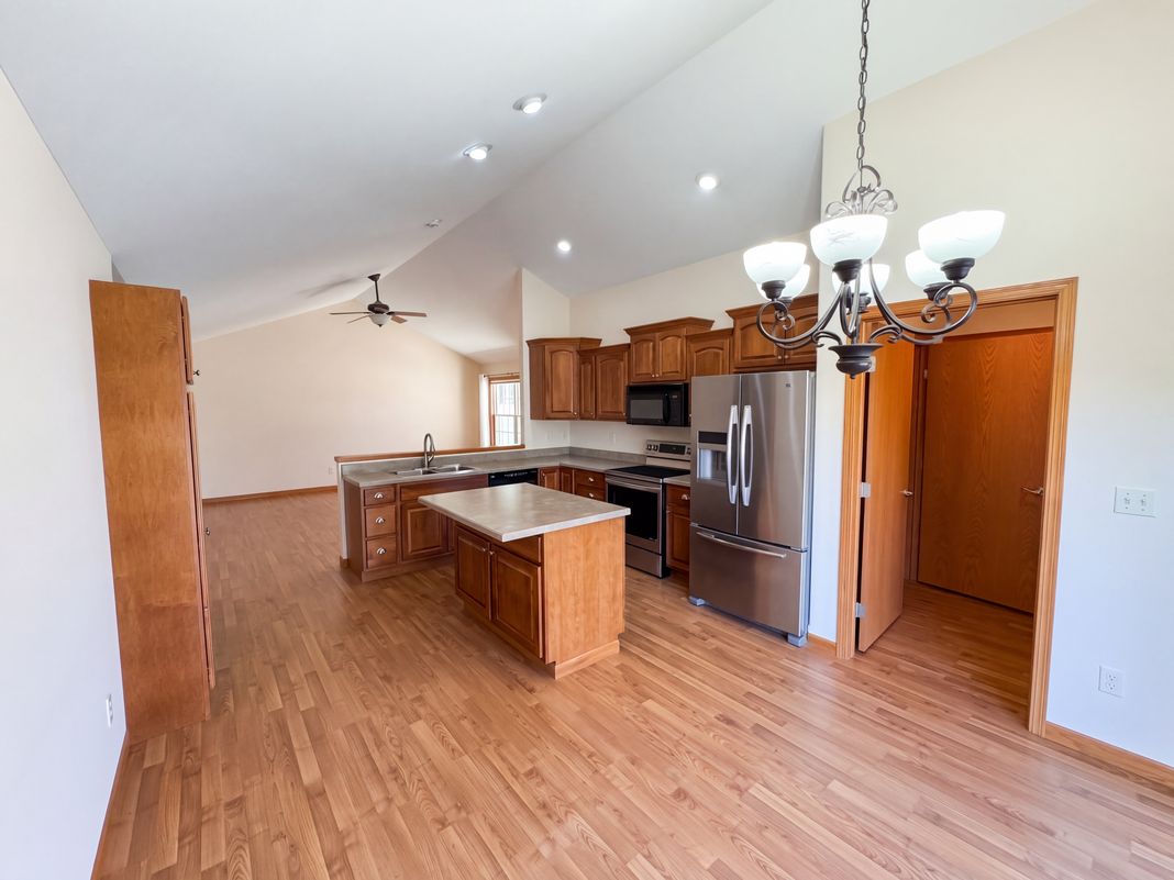 Property photo 2 of 1823 Kingsbury Rd