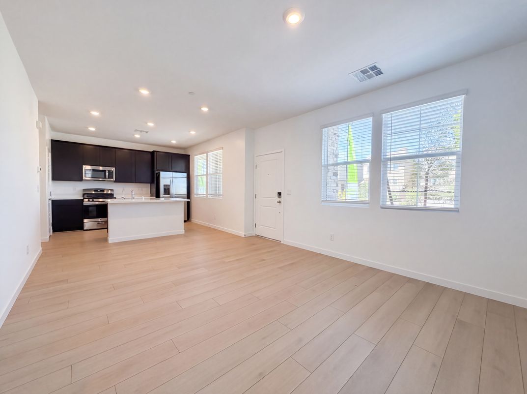 Property photo 3 of 313 Crescent Glow Ln