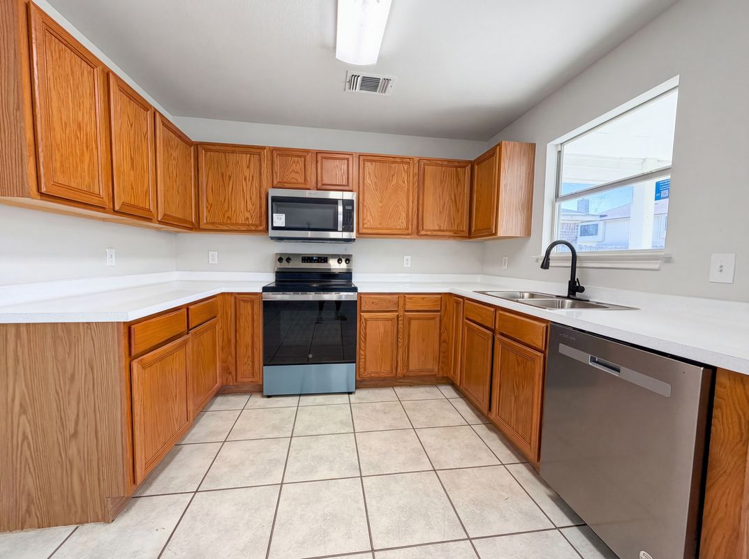 Property photo 2 of 9822 Autumn Holw