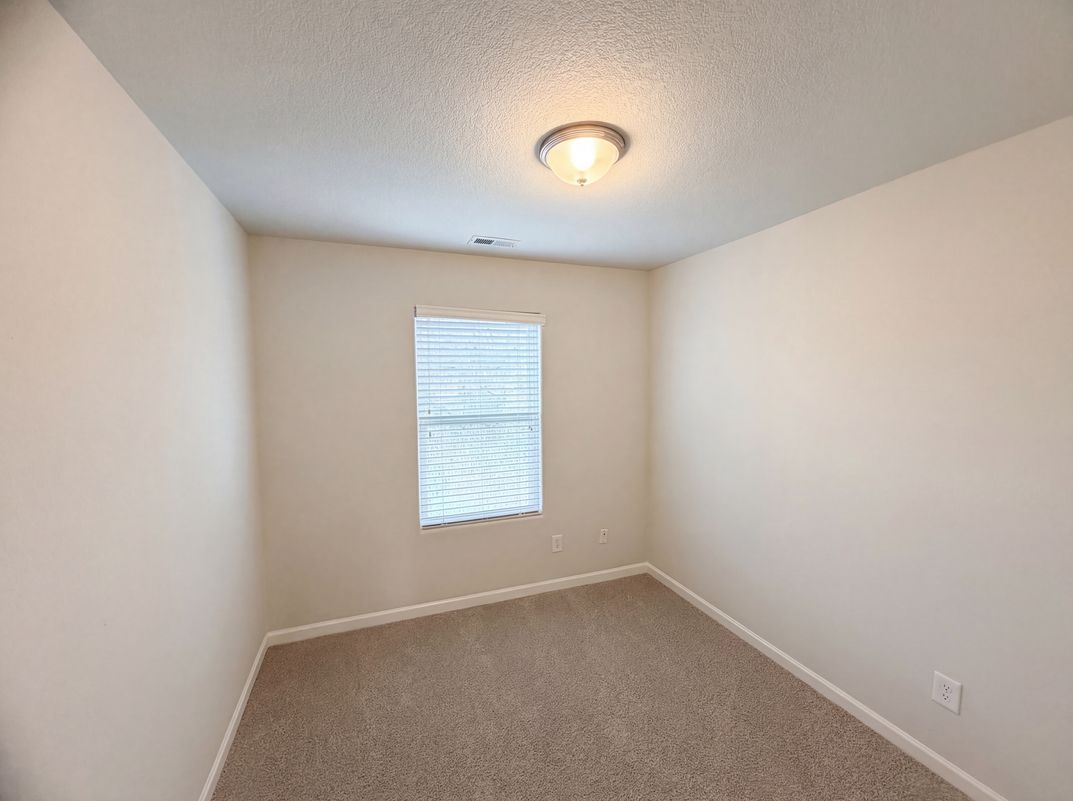Photo 11 of 19 of 3013 Chatuge Ct, Charlotte, NC