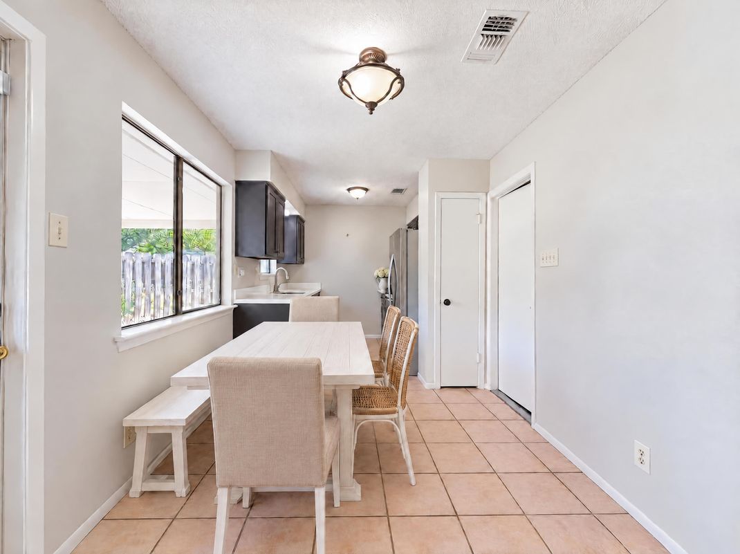 Property photo 2 of 414 Jeanette Dr