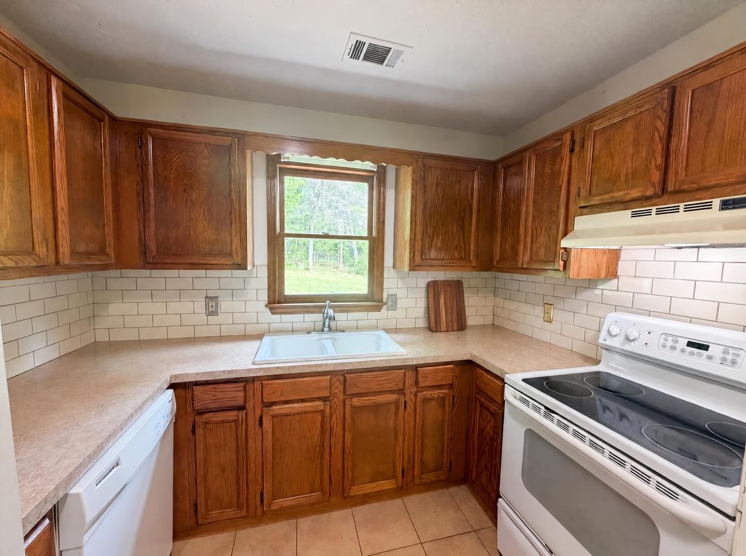 Property photo 2 of 1514 Willow Gate Way