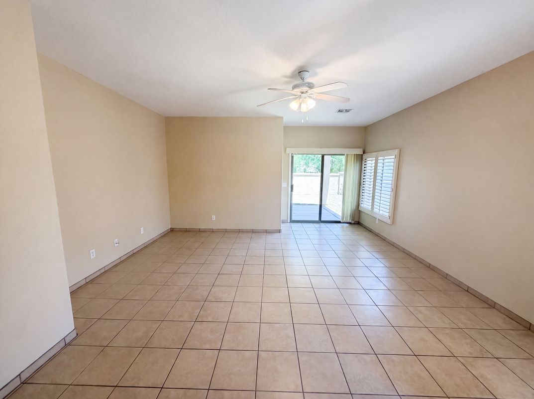 Property photo 3 of 171 E Calle Puente Azul