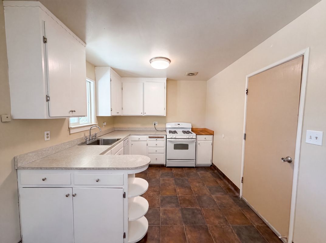 Property photo 2 of 918 Harrison Ave