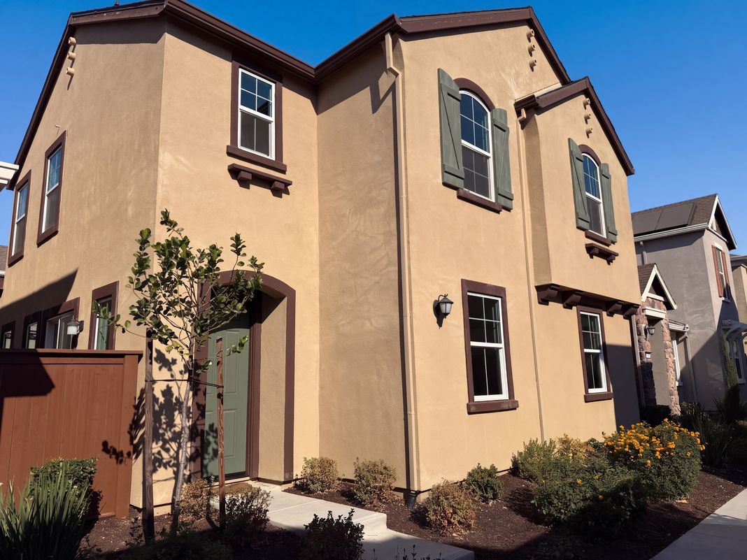 Property photo 1 of 1687 Pena Ln