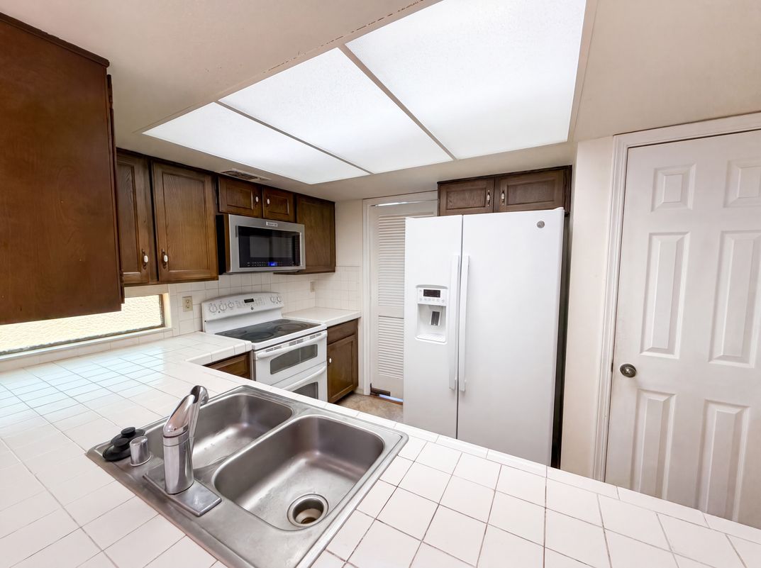 Property photo 2 of 6908 Welton Dr NE