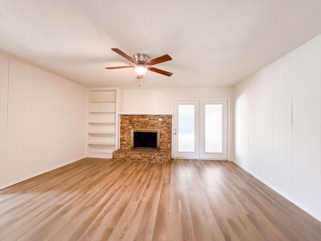 Property photo 3 of 1136 Kris St