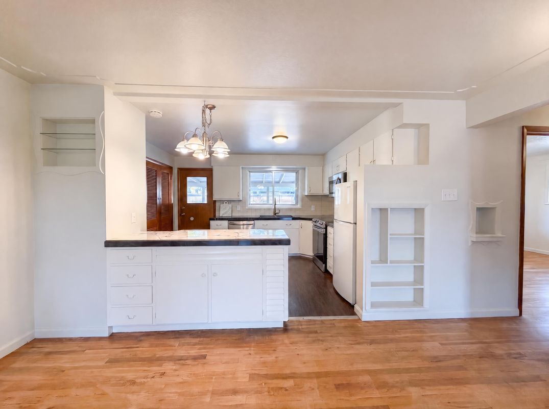 Property photo 2 of 1535 W 15th St