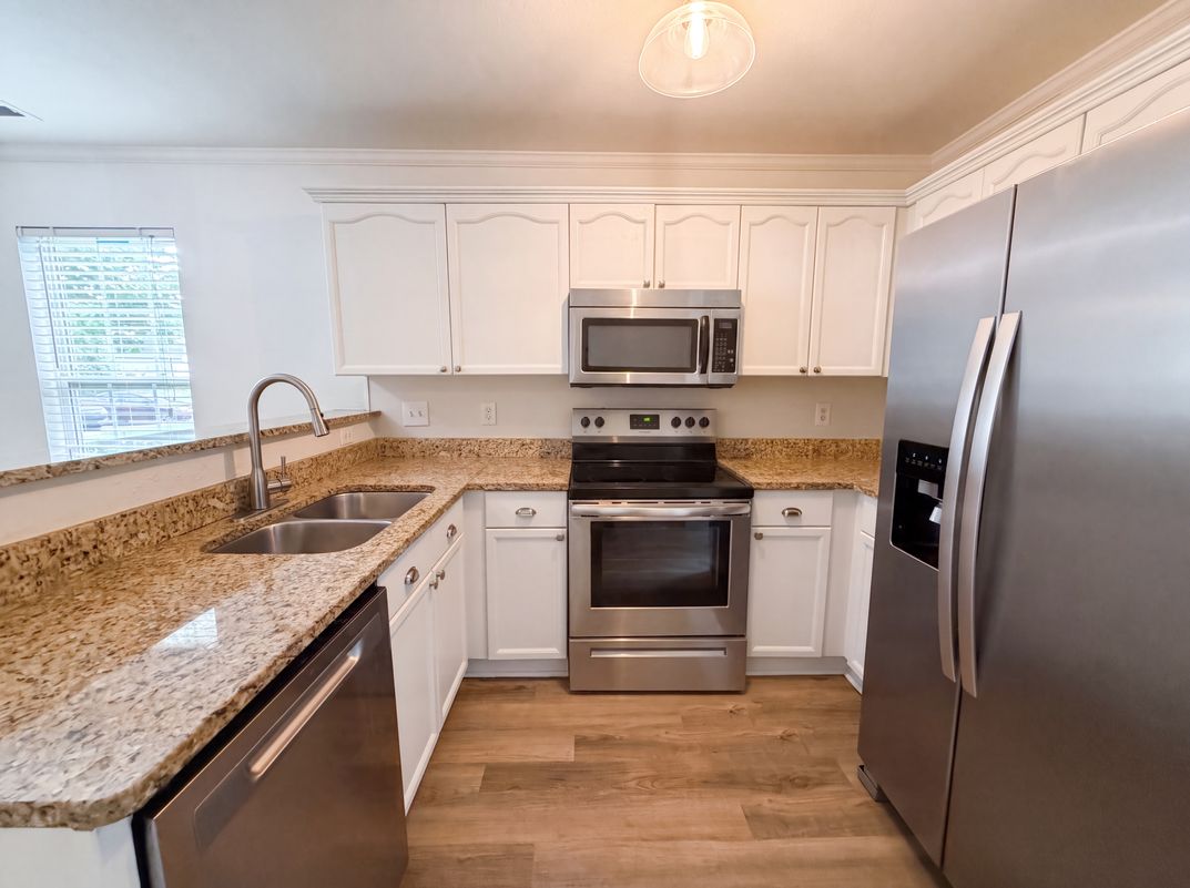 Property photo 2 of 946 Olde Towne Way