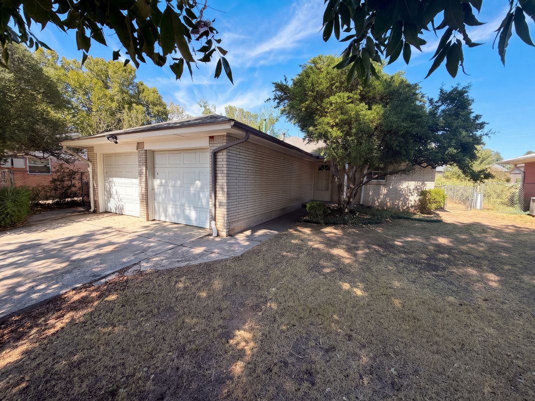 Property photo 1 of 7629 NW 14th St