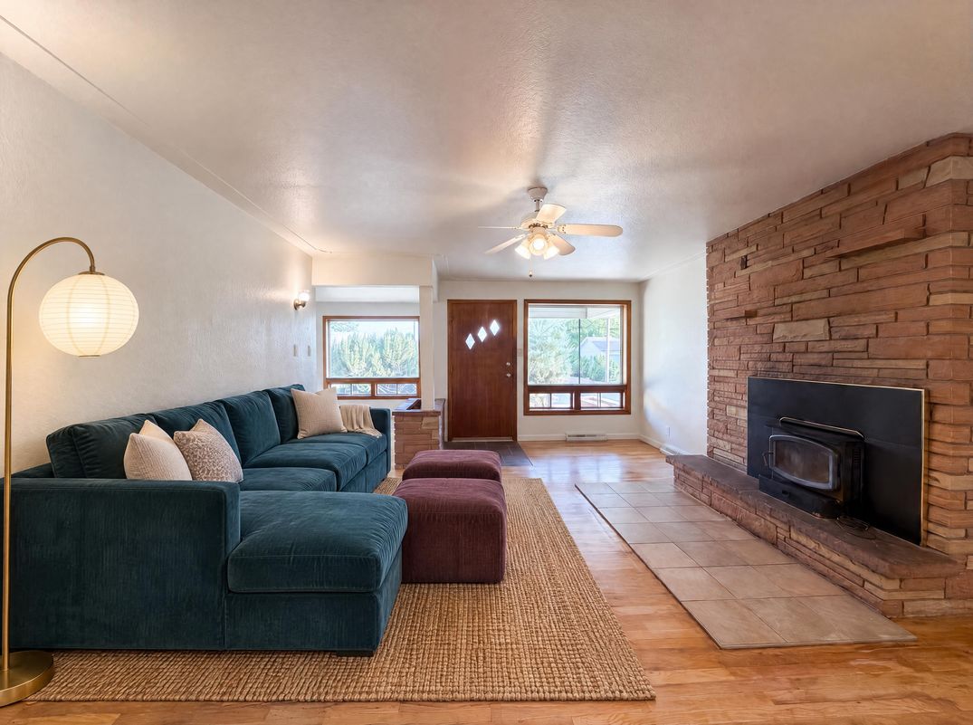 Property photo 3 of 1535 W 15th St